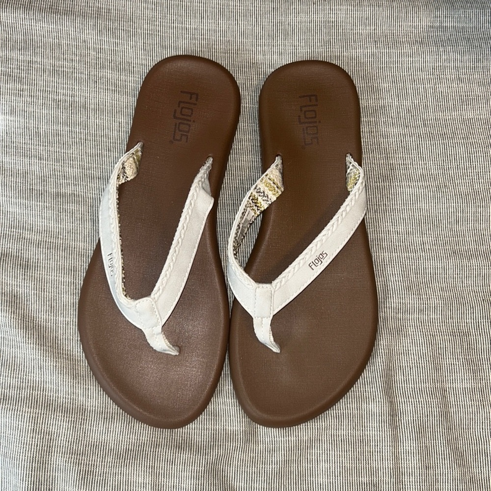 NWOT flojo tan flip flop